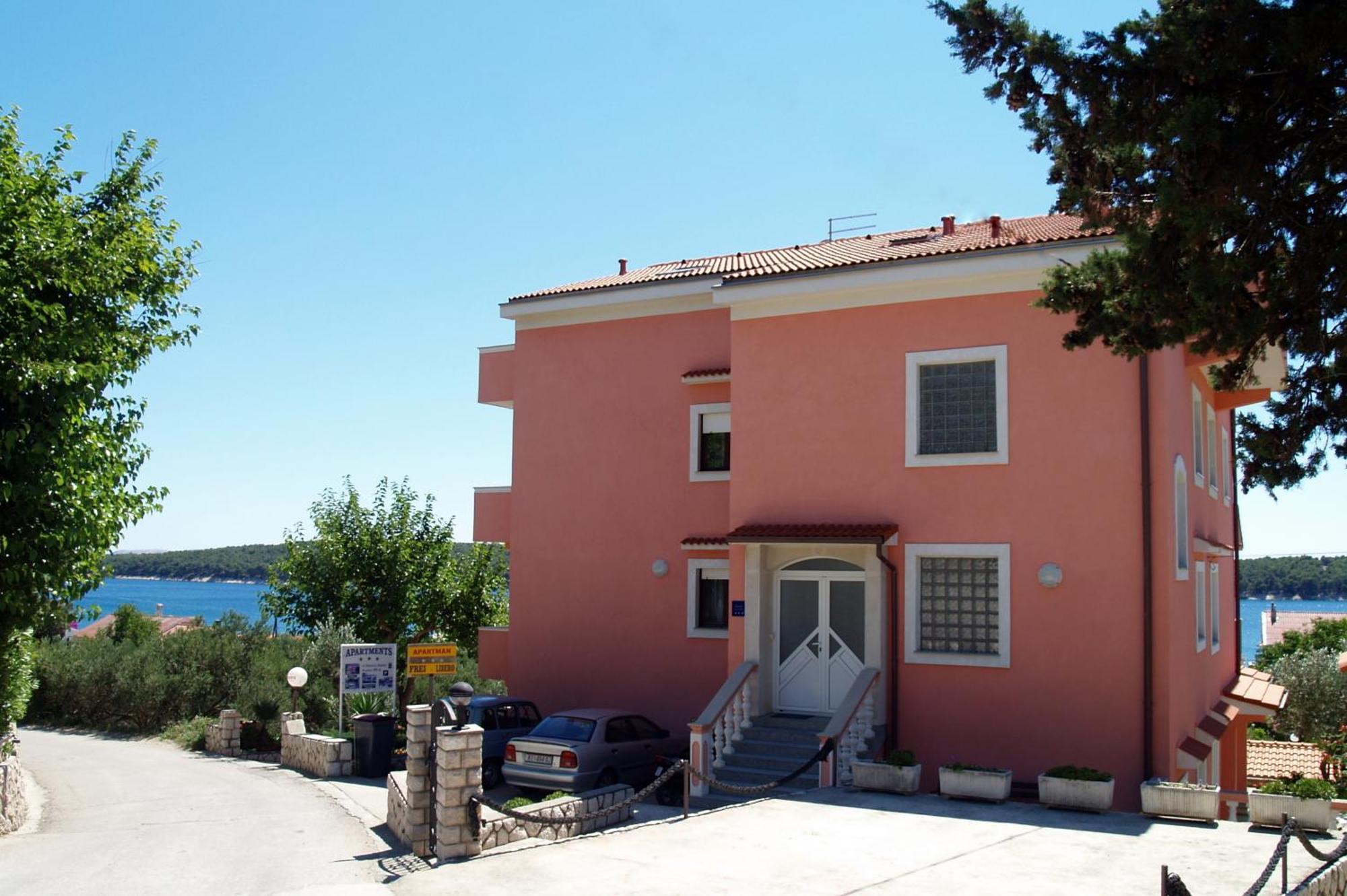 Banic Apartament *